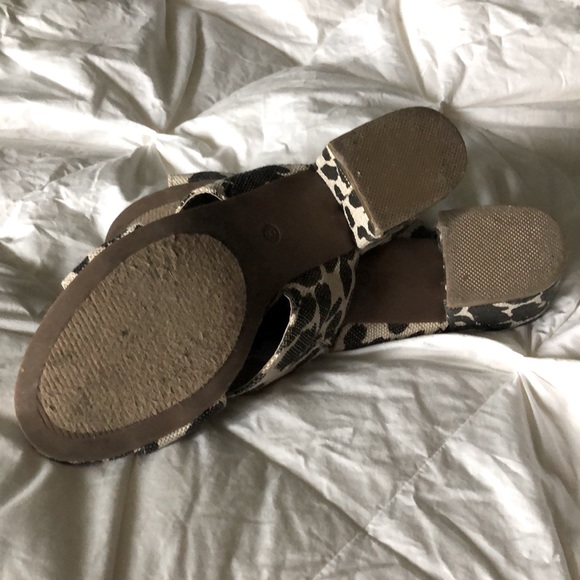 Comfort established in1946 women’s animal print heels in size 8M - Picture 7 of 7